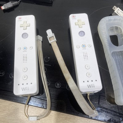 Nintendo Wii (PAL) UK Console + 6 Games, Remotes, Cables Bundle Joblot