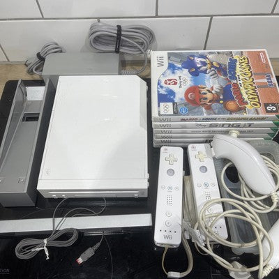 Nintendo Wii (PAL) UK Console + 6 Games, Remotes, Cables Bundle Joblot