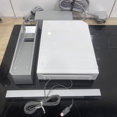 Nintendo Wii (PAL) UK Console + 6 Games, Remotes, Cables Bundle Joblot